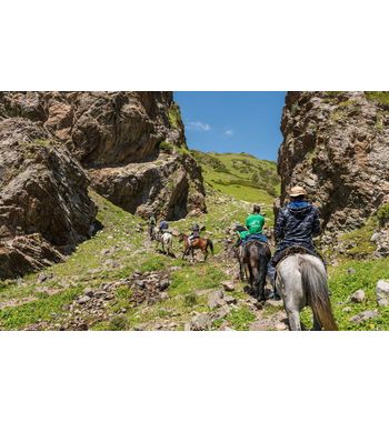 На конях по Узбекистану и Киргизии